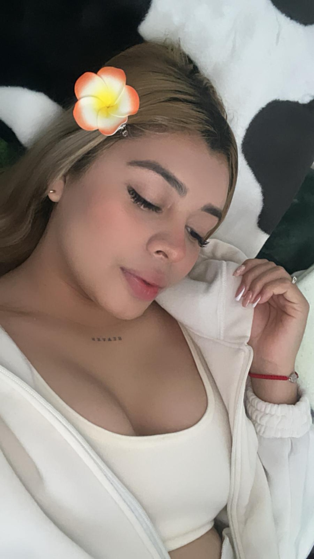 663496945|SARA|Chica