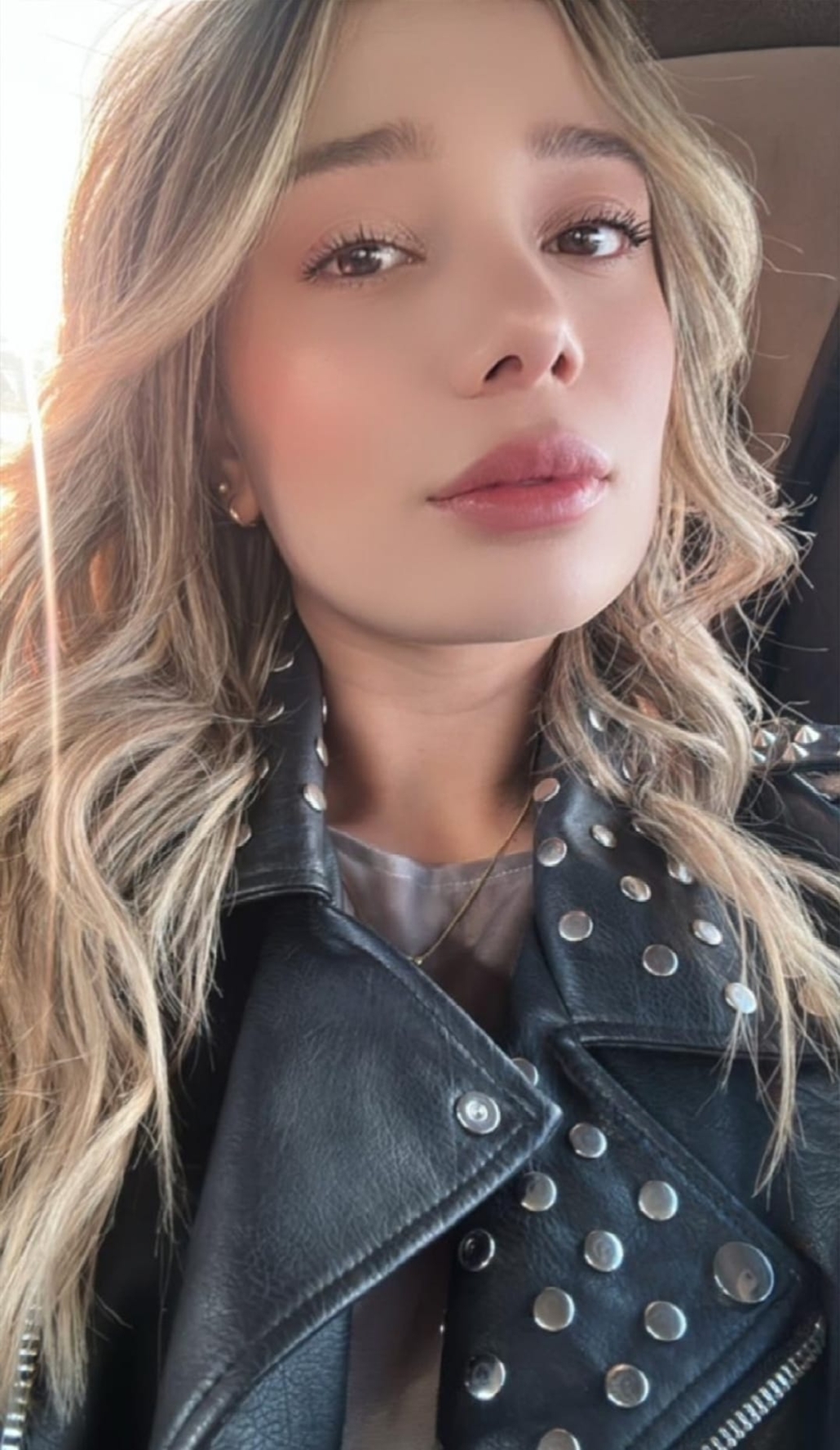 680615957|CAMILA|Chica