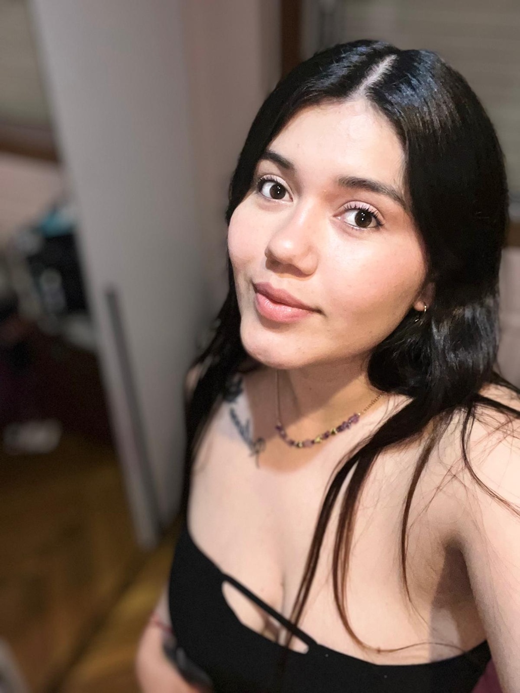 611886443|VICTORIA|Chica