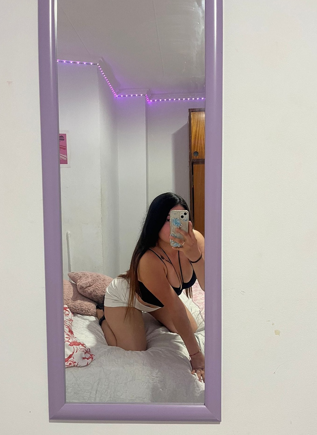 611886443|VICTORIA|Chica
