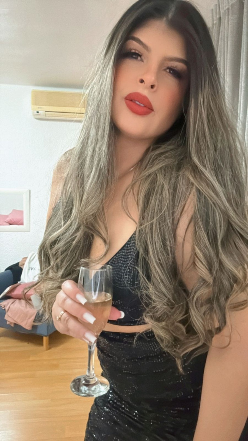 697946860|BRUNA|Chica