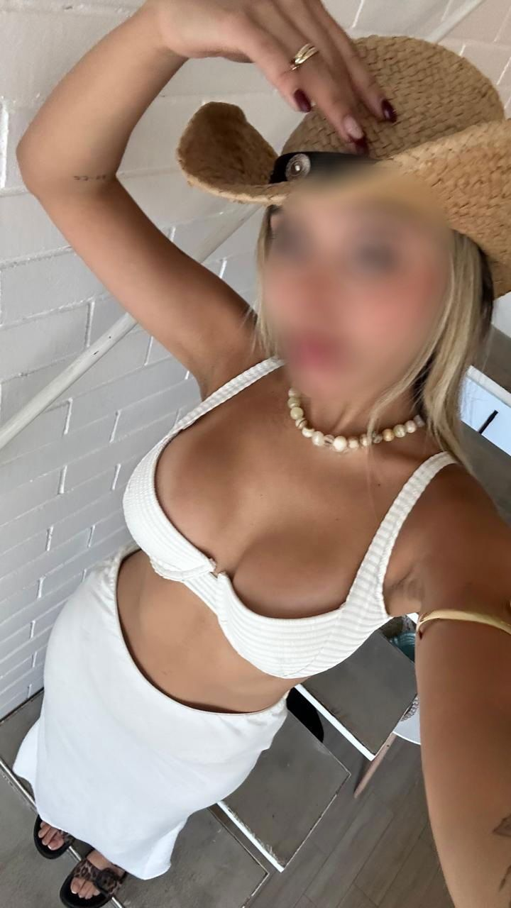 610756176|ROUSSE|Chica