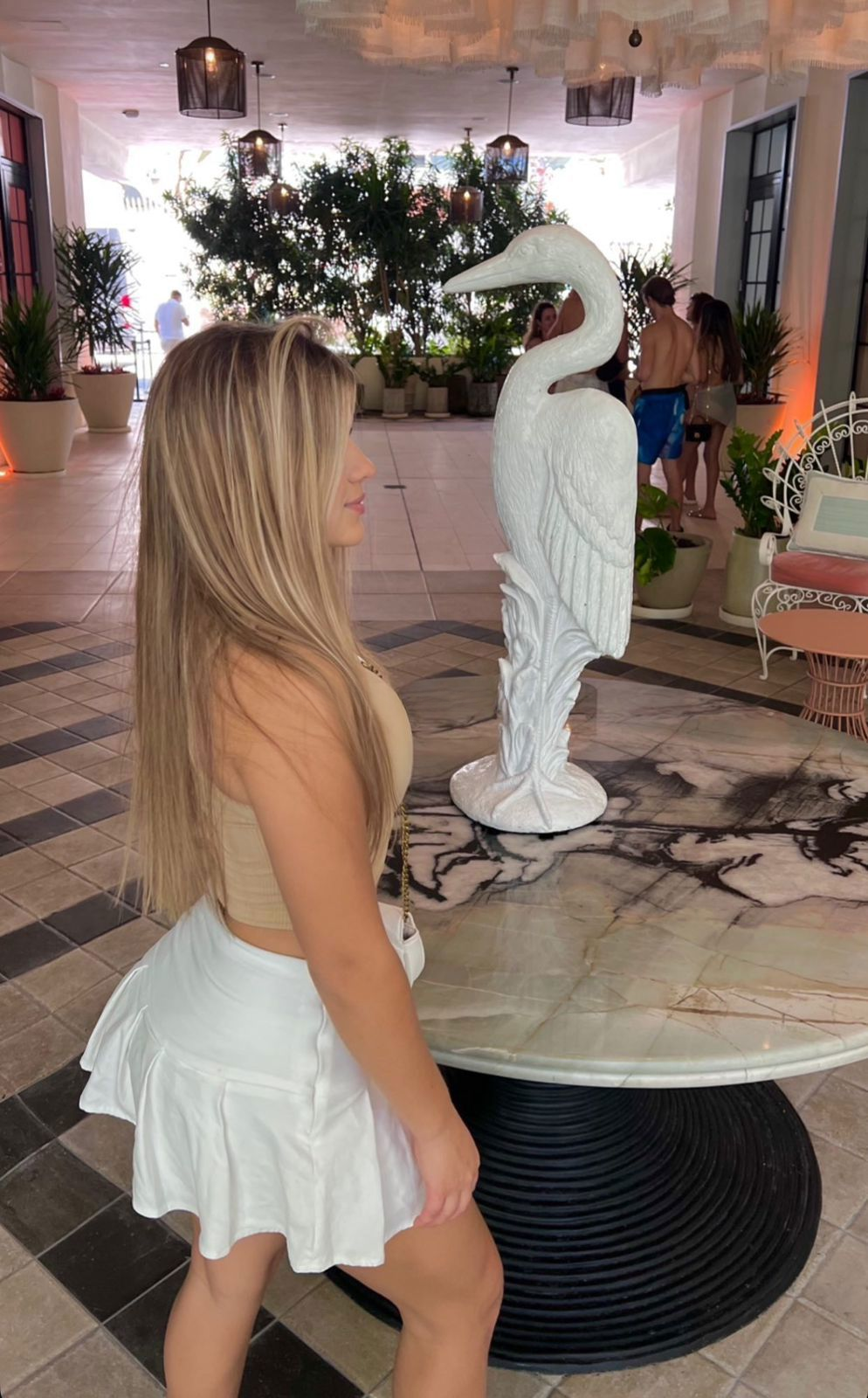 613444882|KARINA|Chica