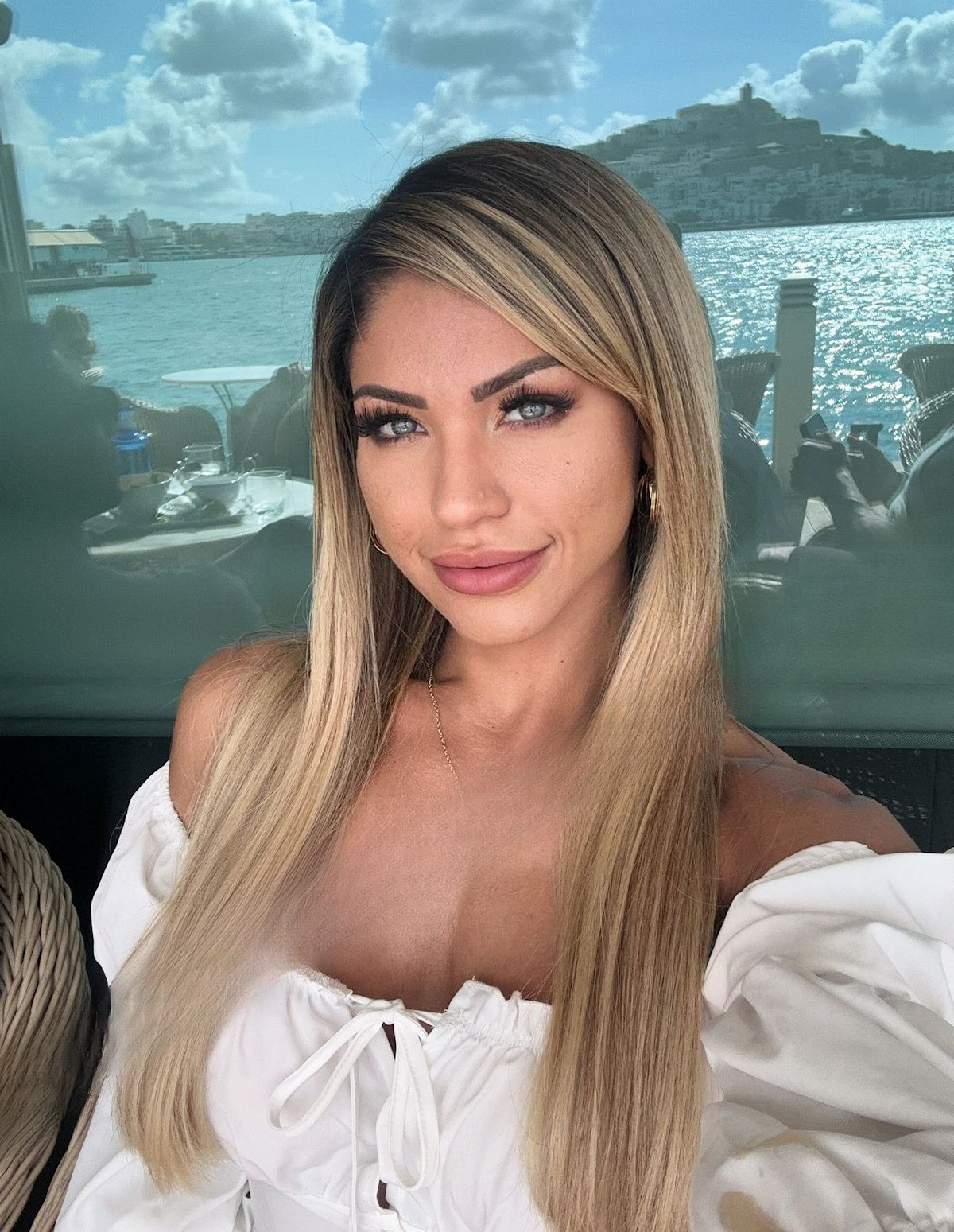 687253875|ALICIA|Chica