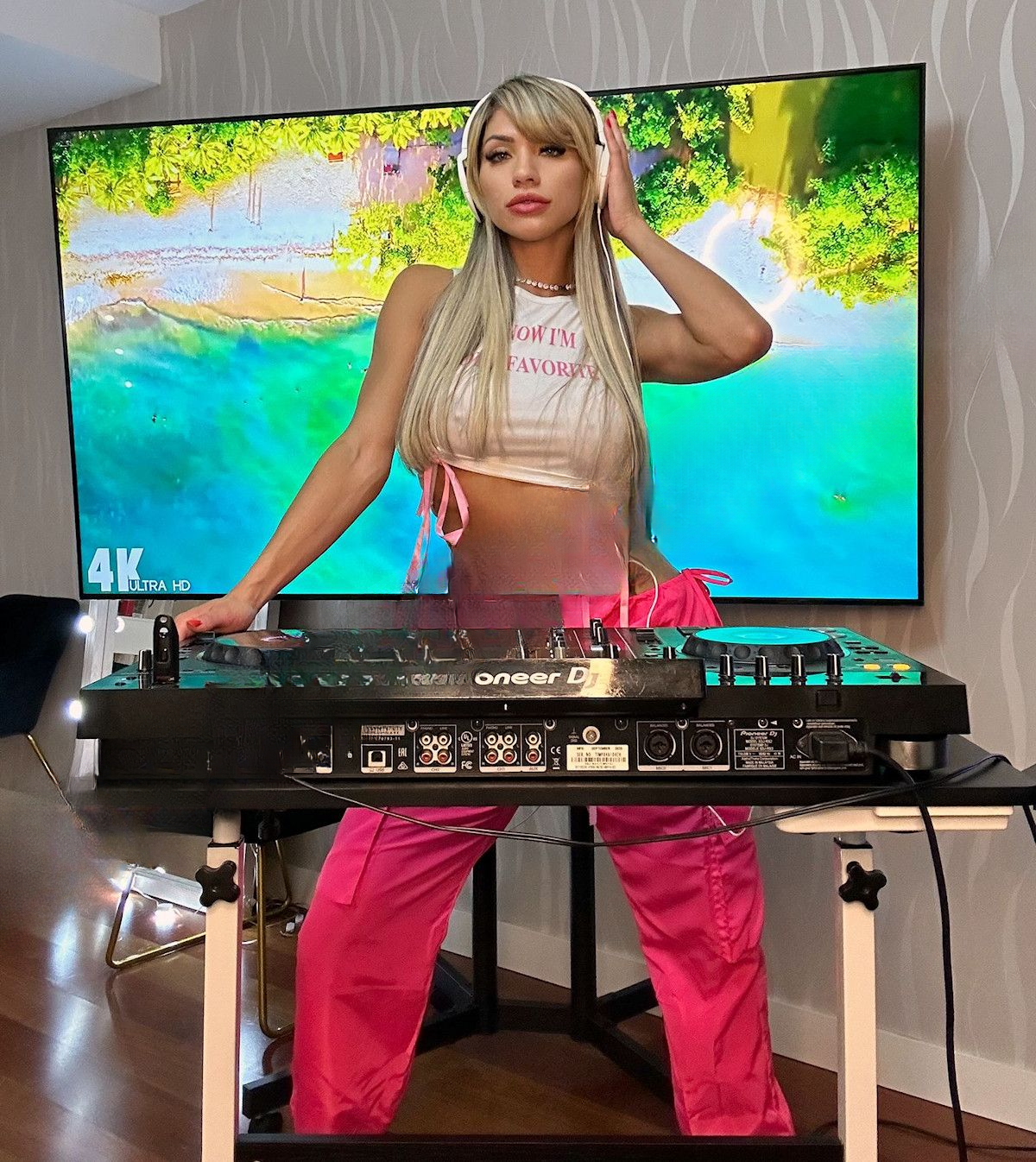 687253875|ALICIA|Chica