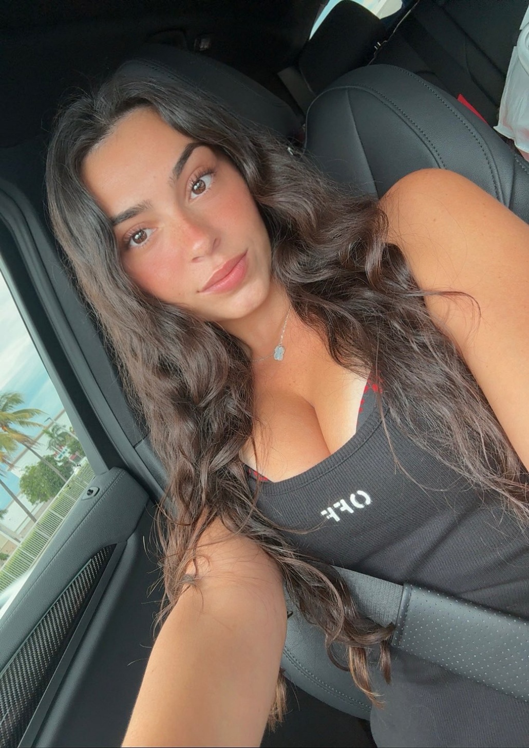 613497549|LIORA|Chica