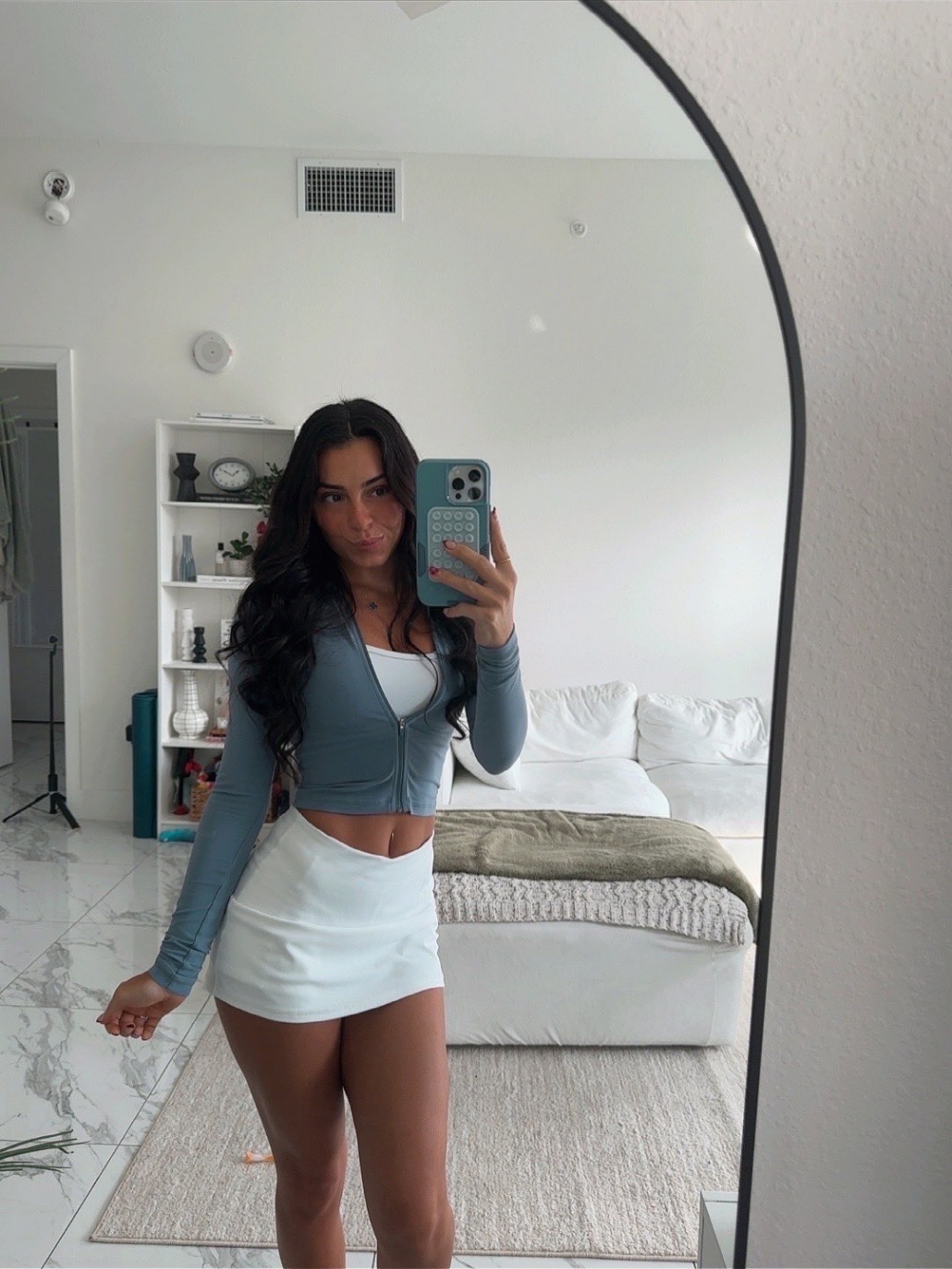 613497549|LIORA|Chica