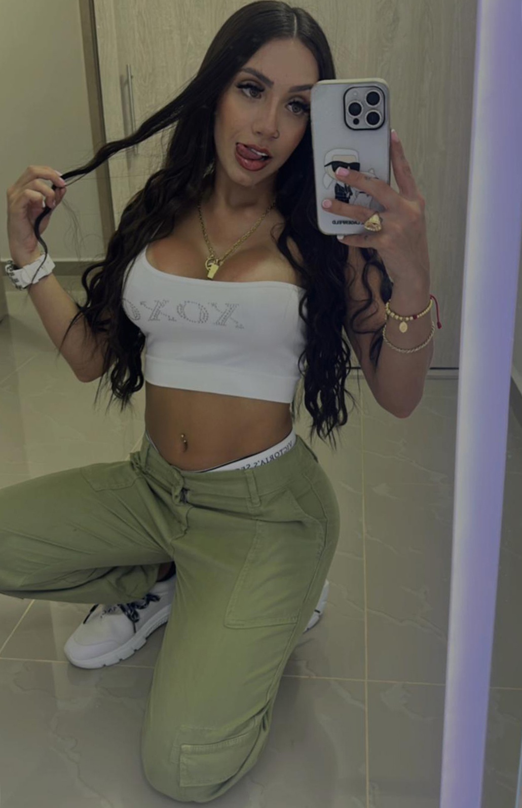 603348486|PARIS|Chica