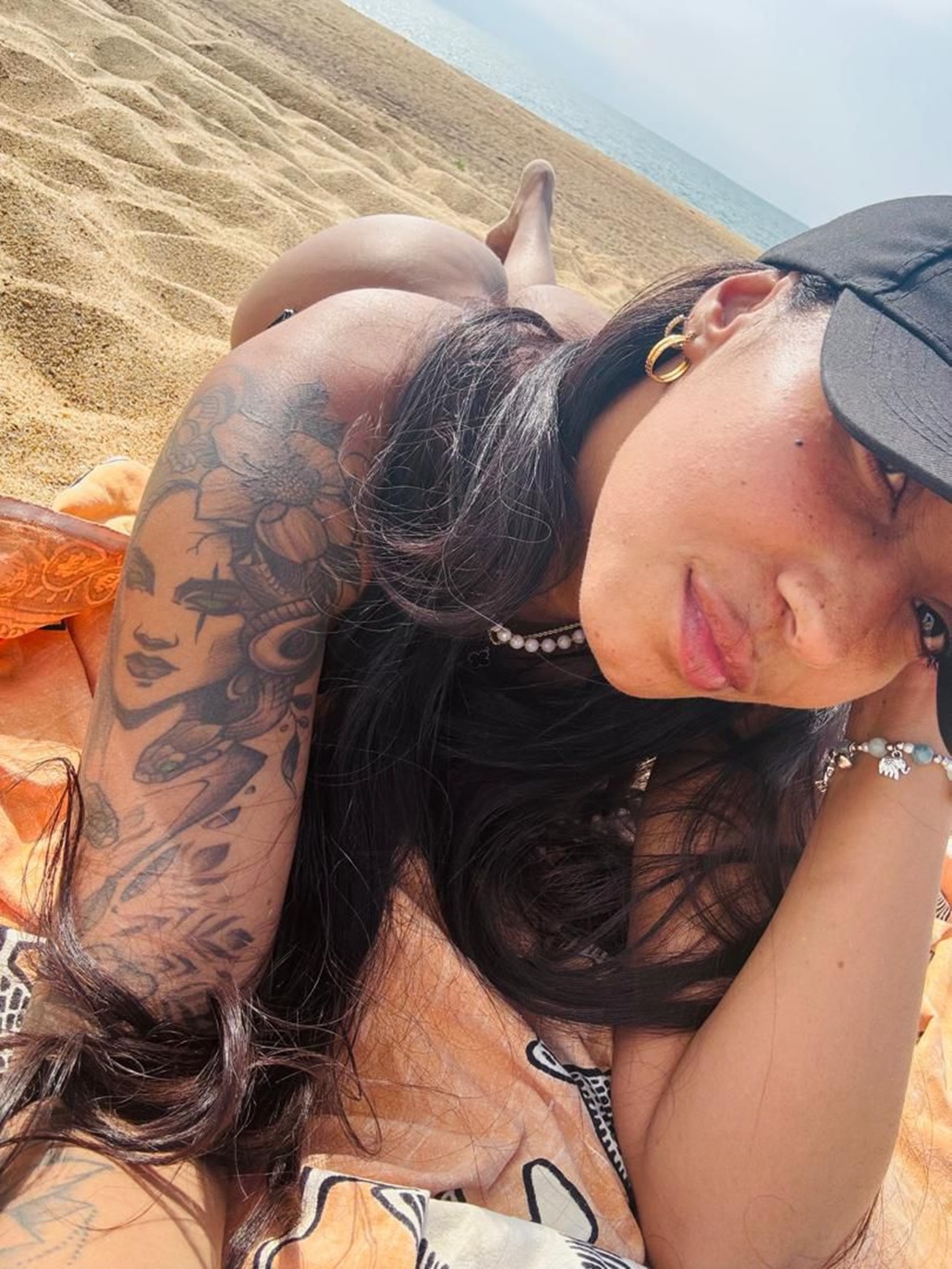 642962122|ALANY|Escort