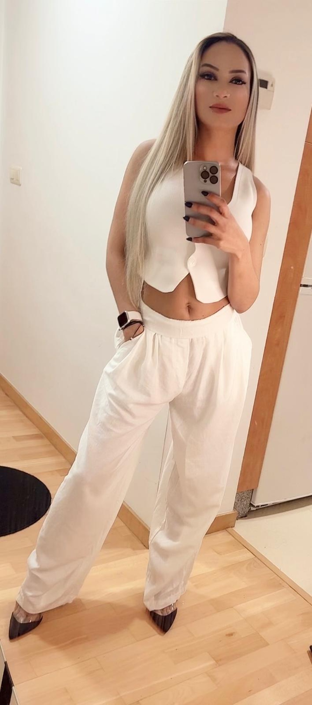 611333964|LYS|Escort