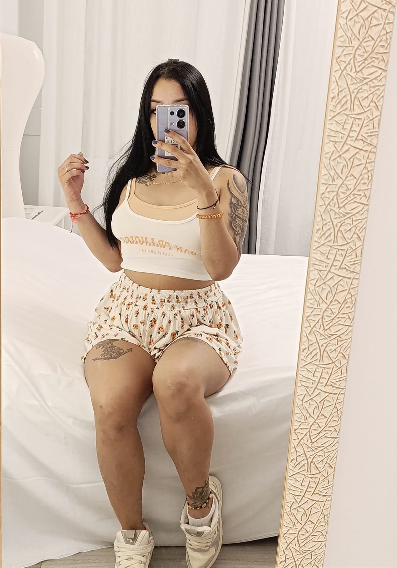 640895615|EMILY|Chica