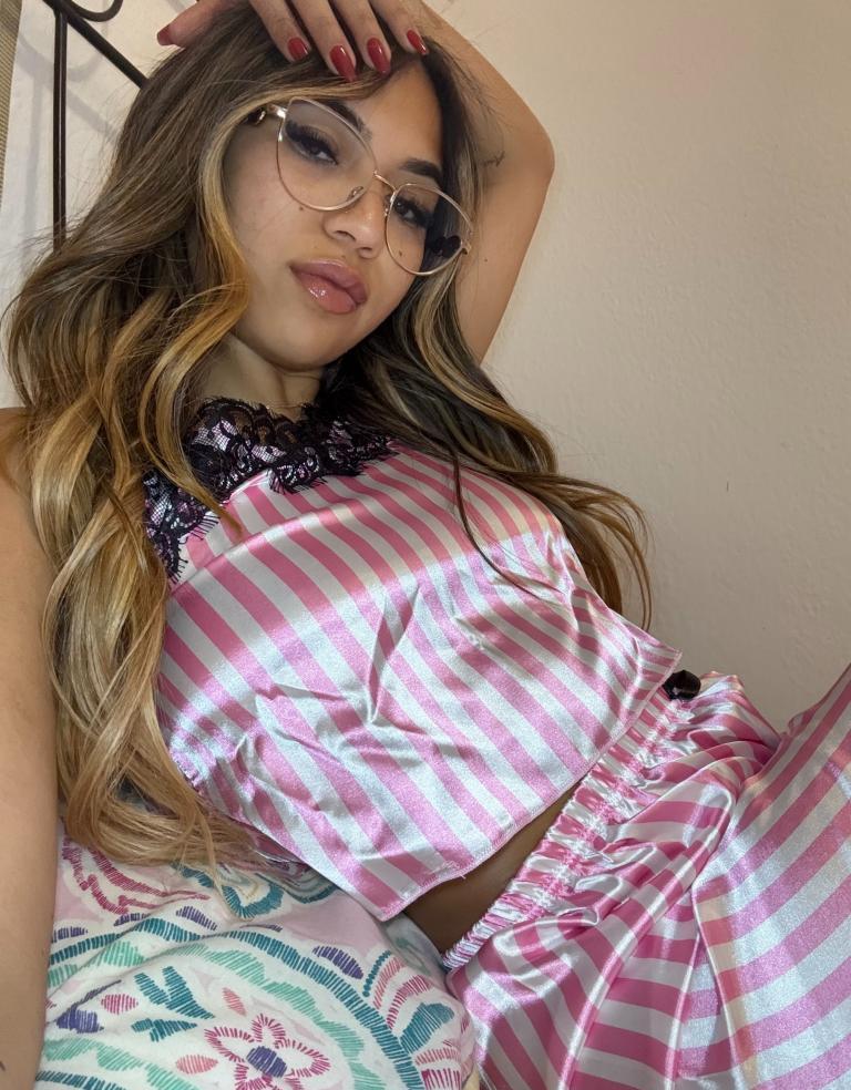 661039472|ALINA|Chica