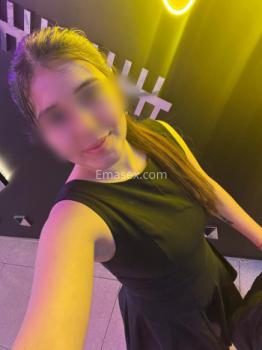 611886443