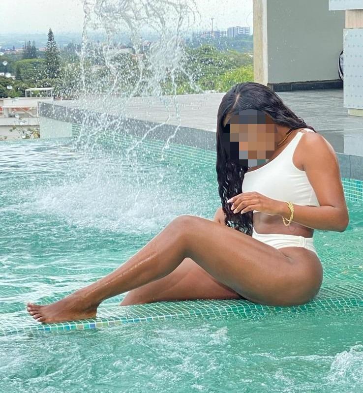 631864633|SALOME|Chica