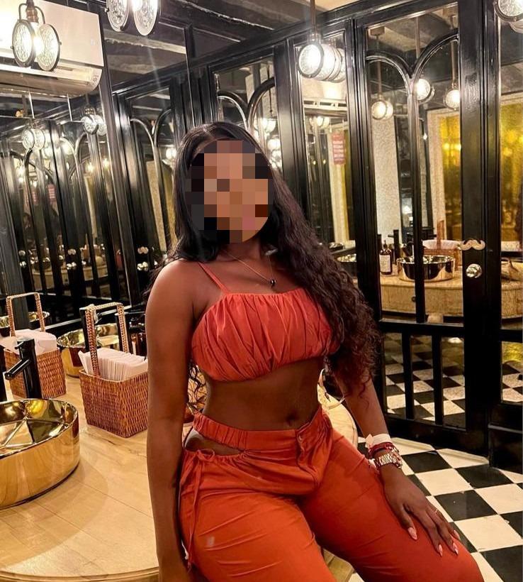 631864633|SALOME|Chica