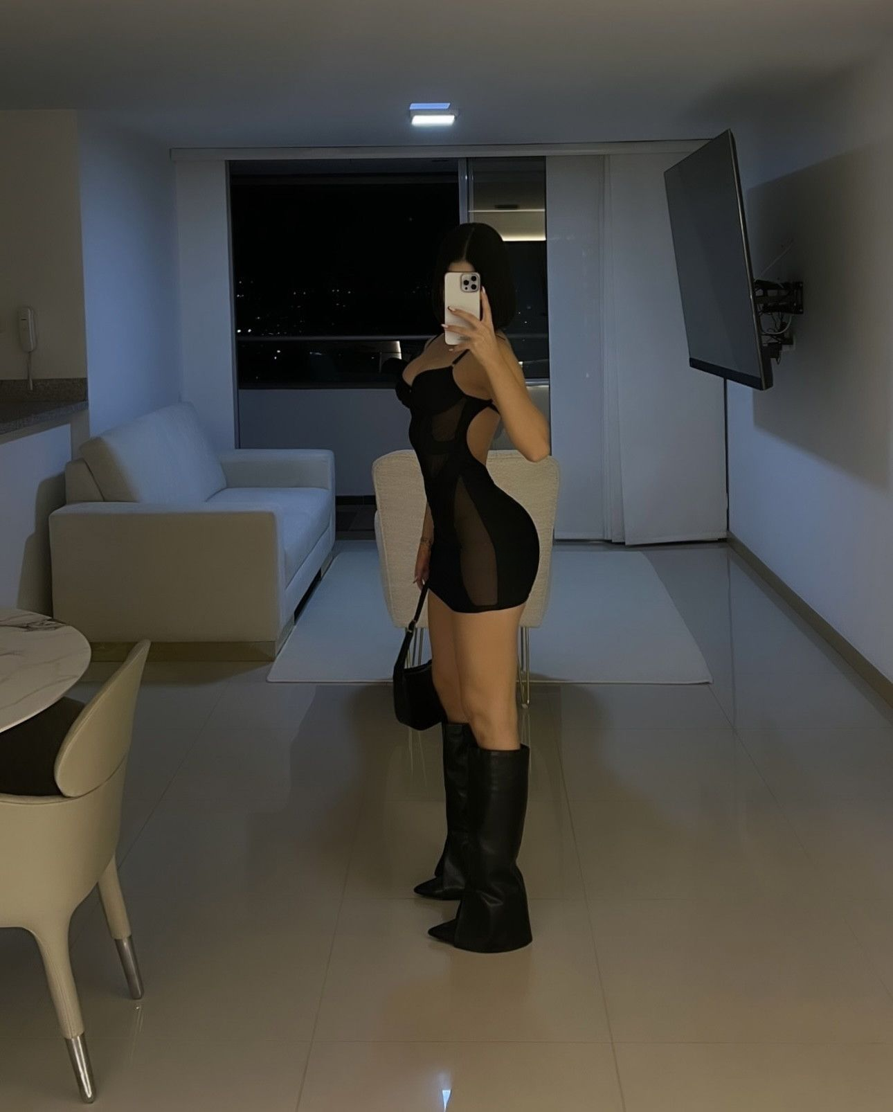 643798076|SARA|Chica