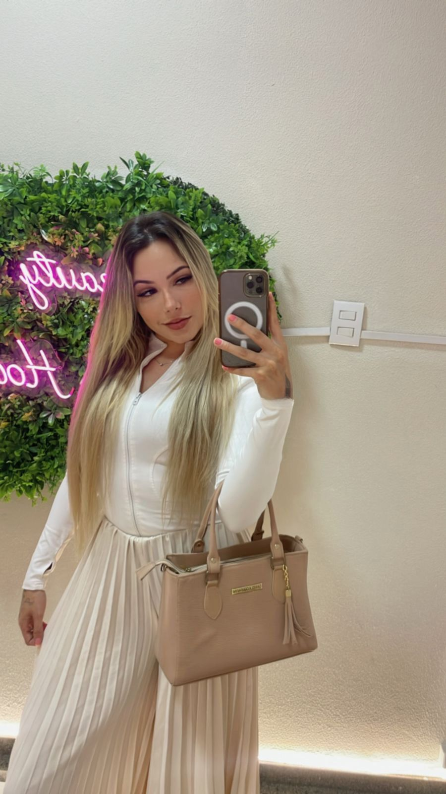 614796038|VICTORIA|Chica