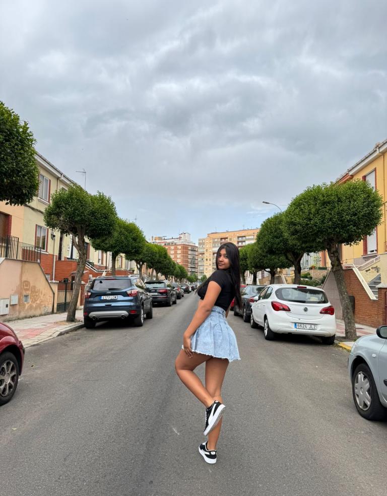 661599405|MELANI|Chica