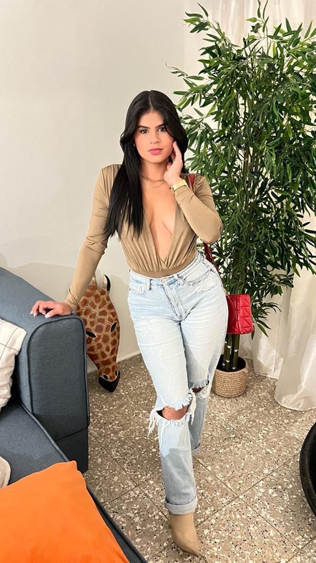 611833483|CAMILA|Escort