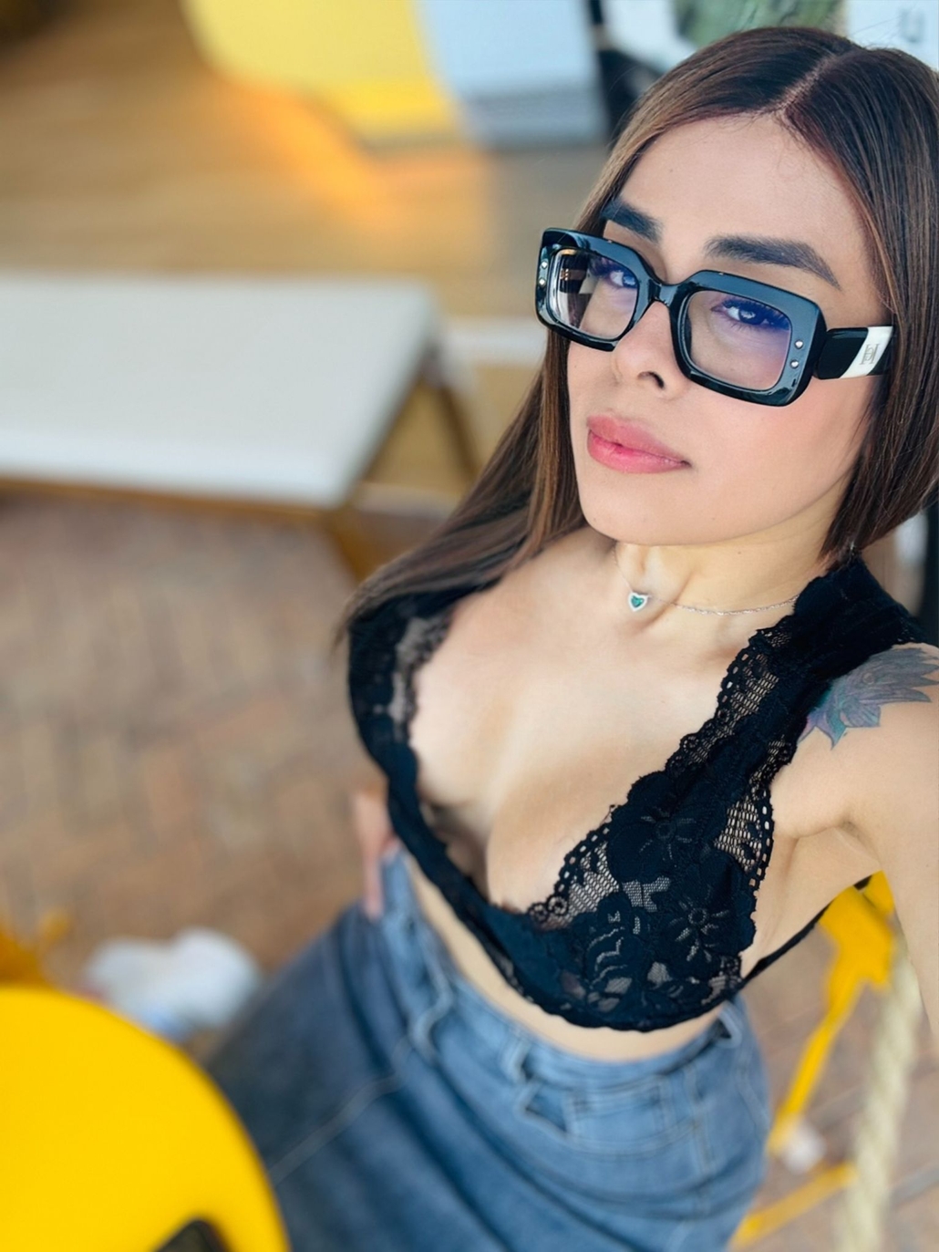 687670225|ISABELLA|Chica