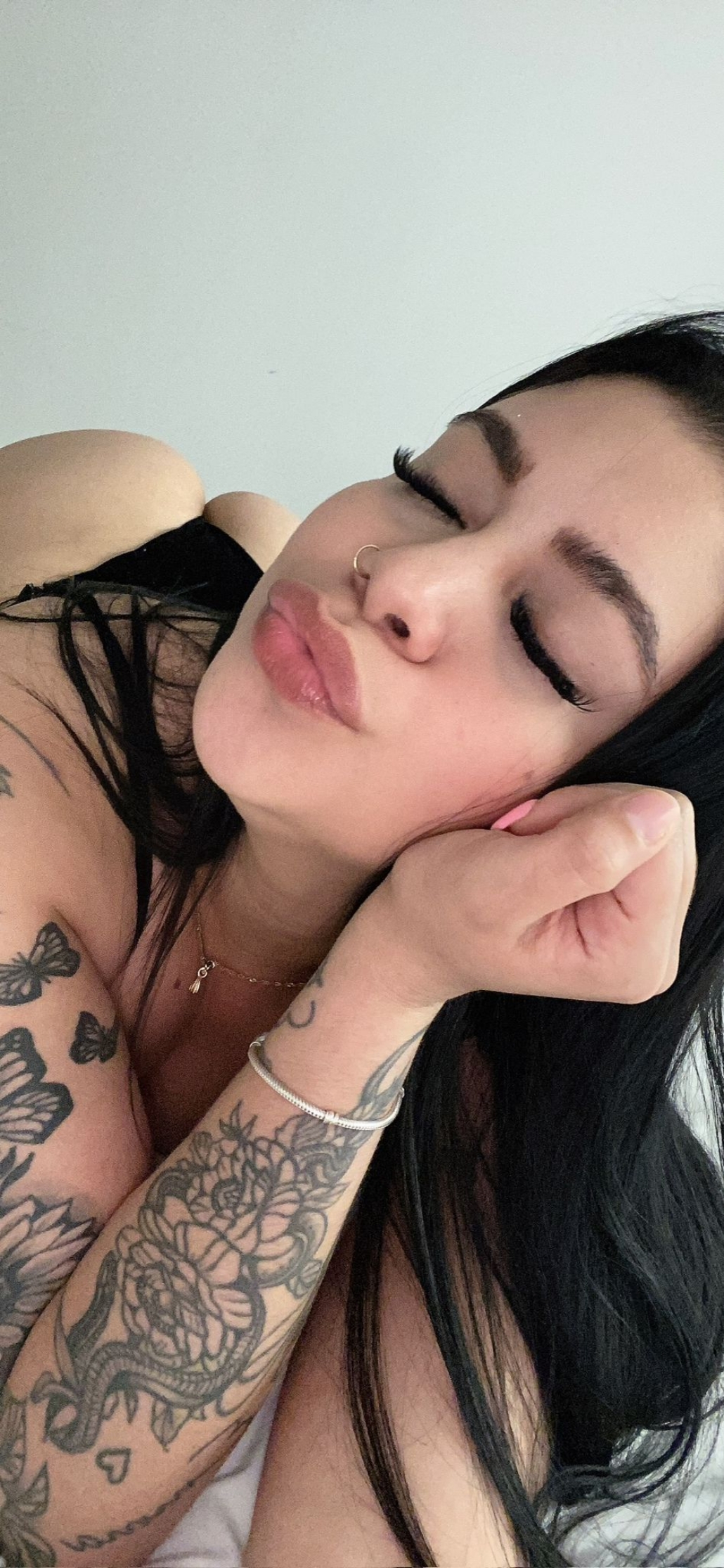 603924944|REINA|Chica