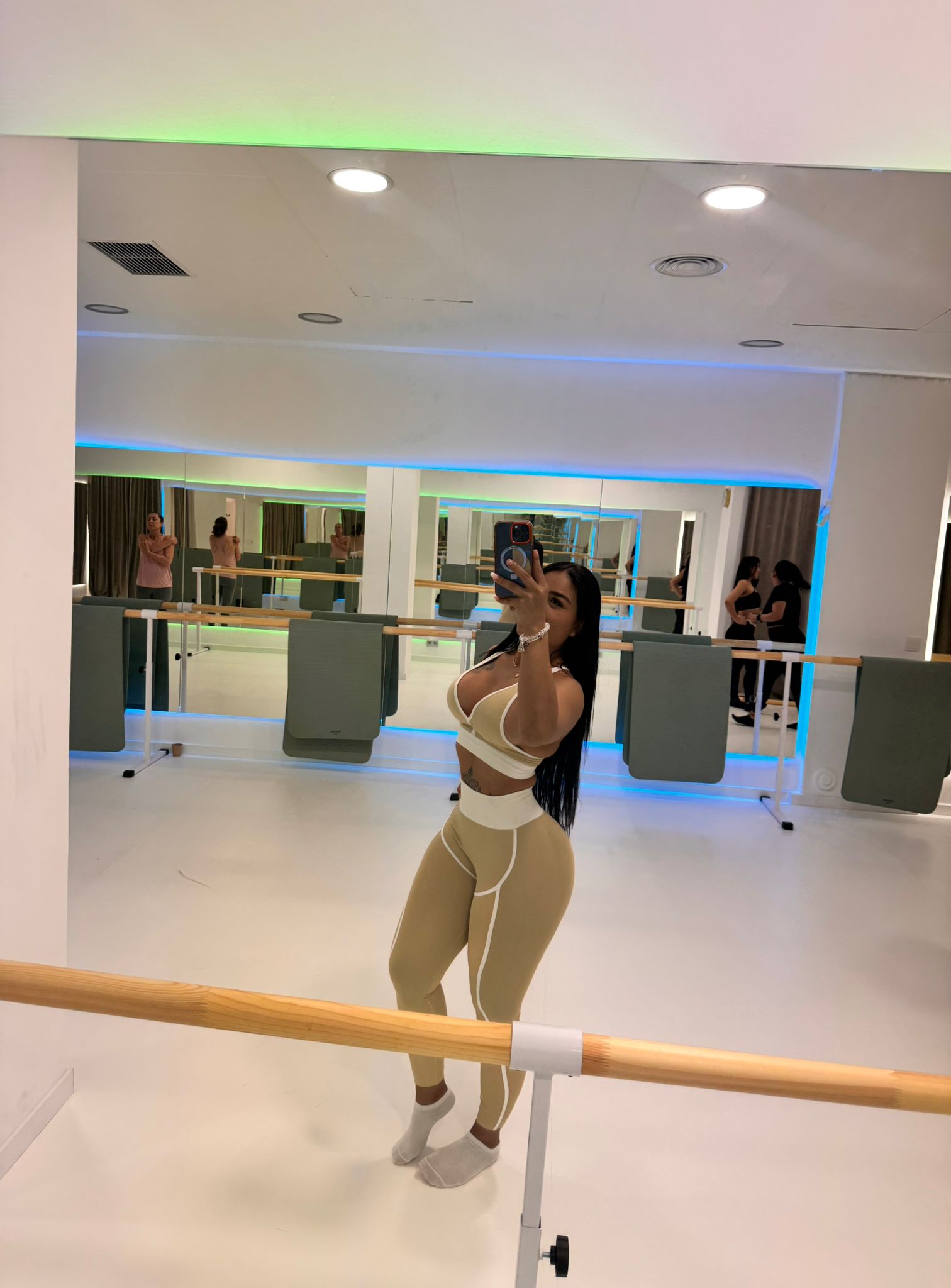 632880893|LUCIANA|Chica