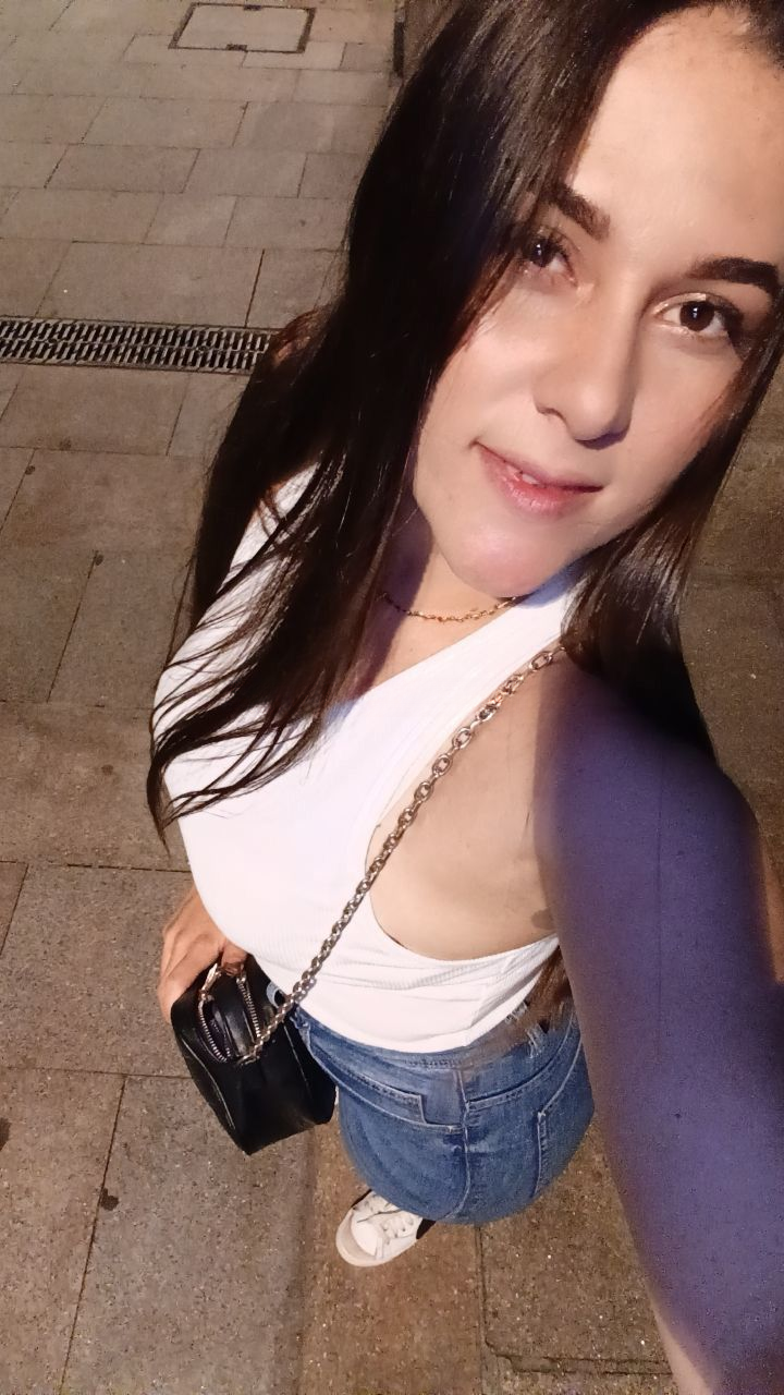 643158021|CLOE|Chica