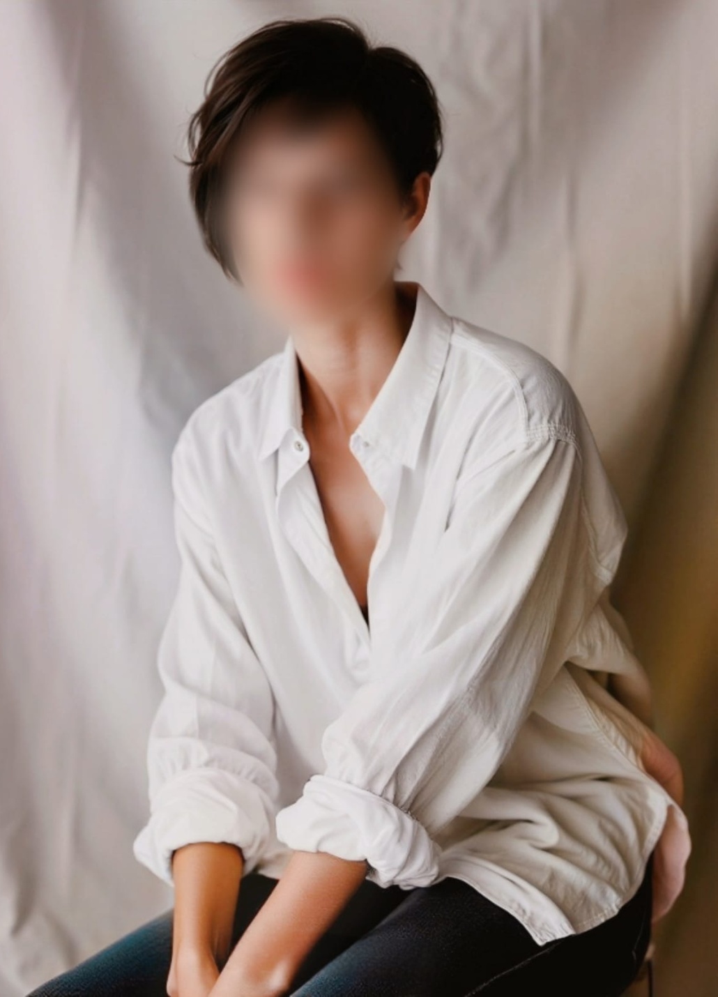 672960460|ANTIA|Escort