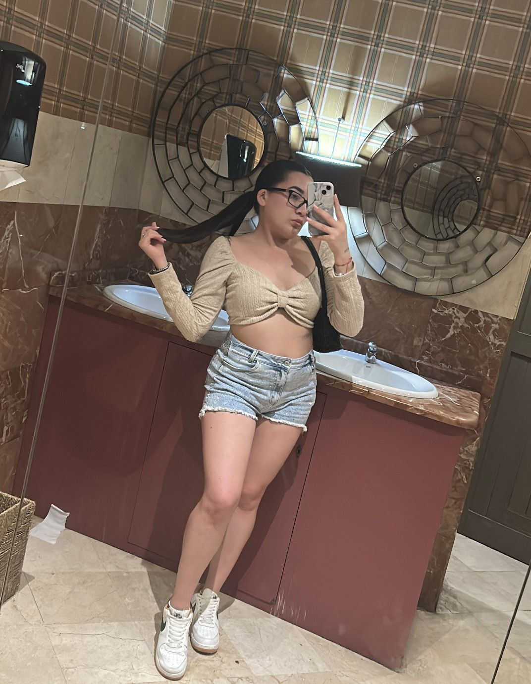 615460928|KELLY|Chica