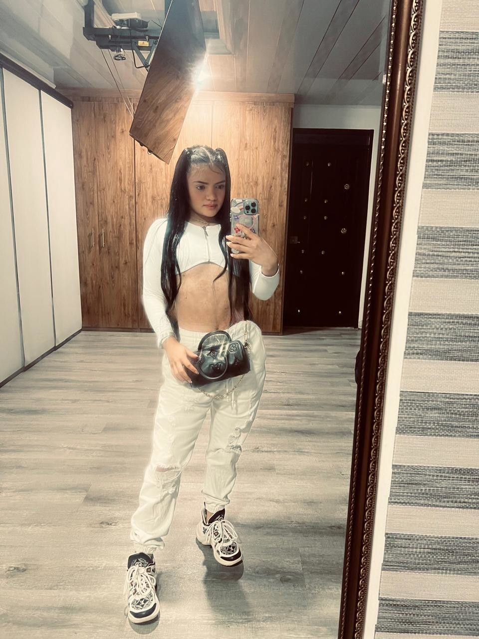 657946345|CHANEL|Chica