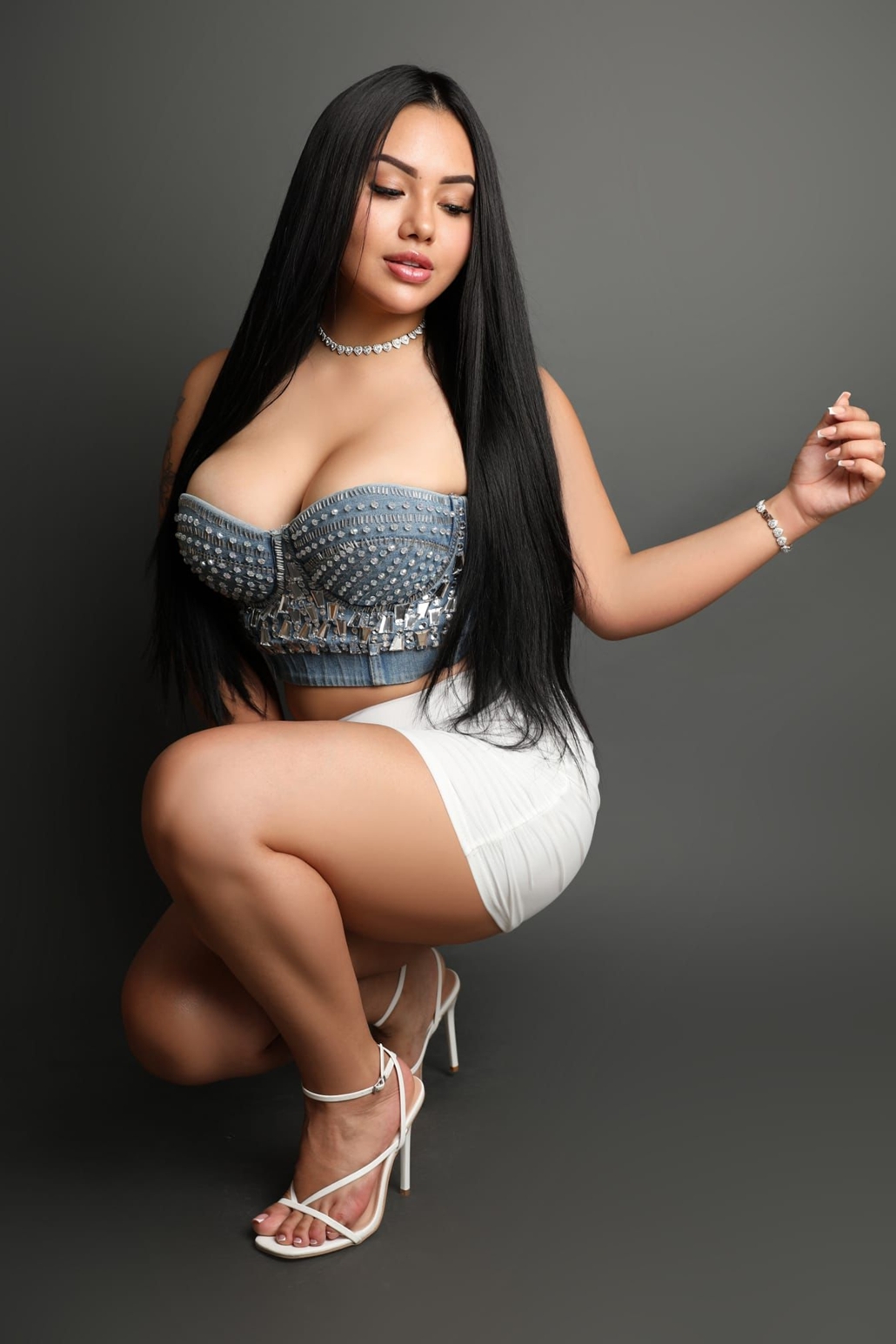 631214808|MARTINA|Escort
