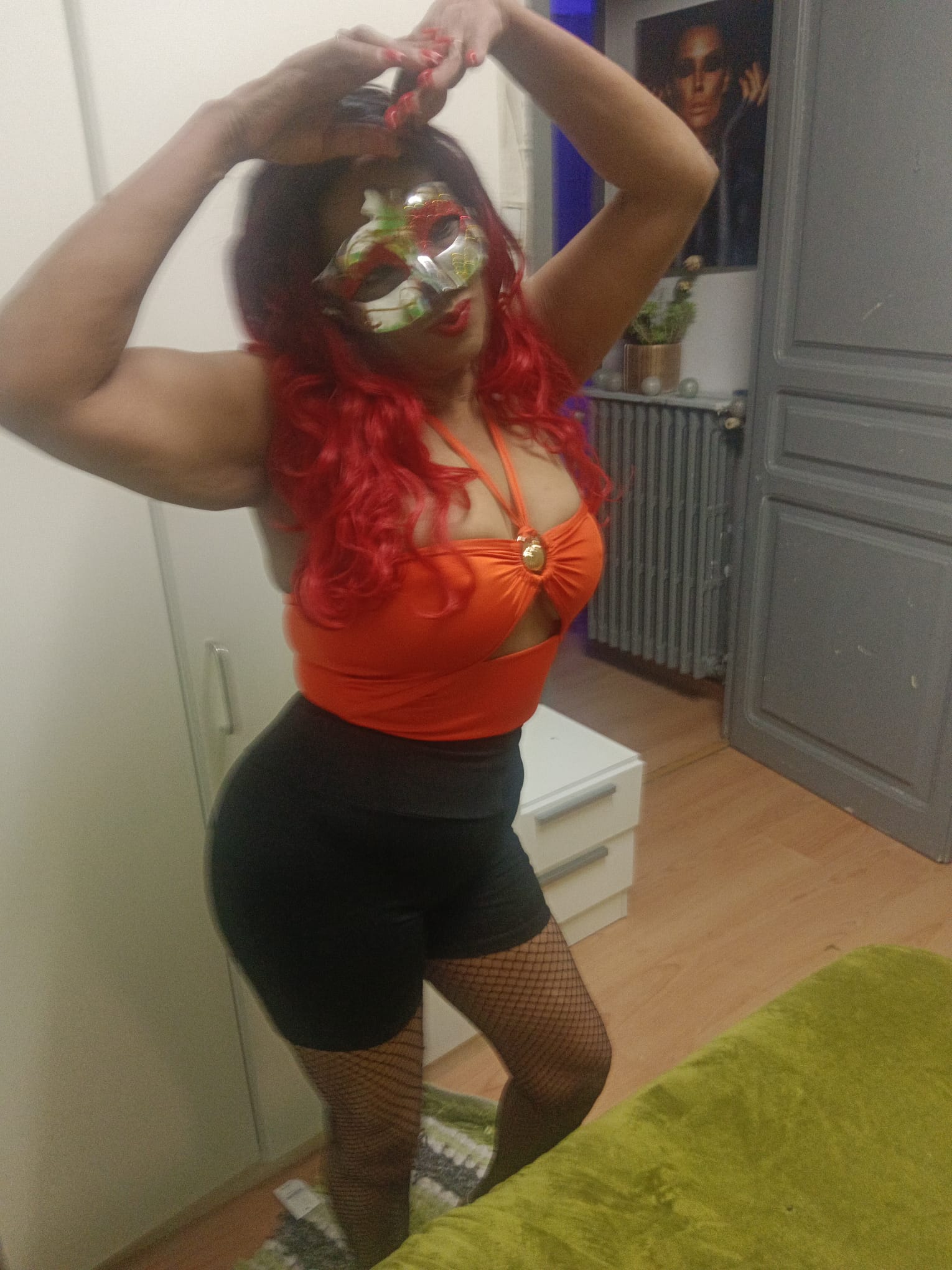 614573827|MONI|Chica