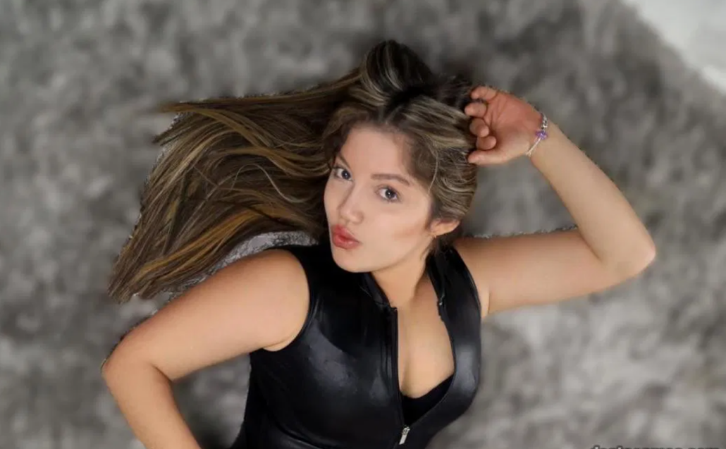 670498694|CLOE|Chica