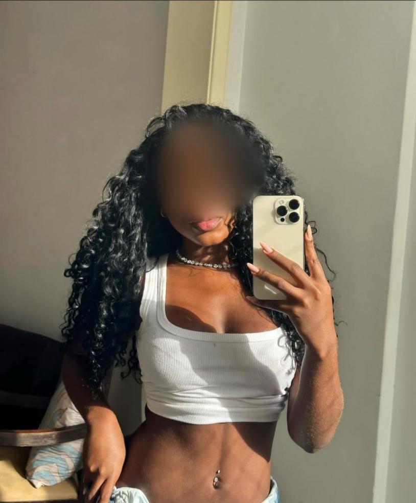 633082079|MELANIE|Chica