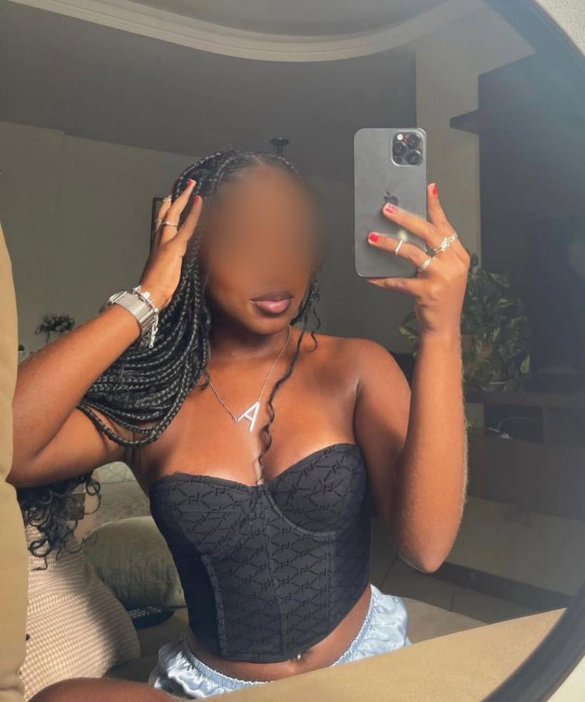 633082079|MELANIE|Chica