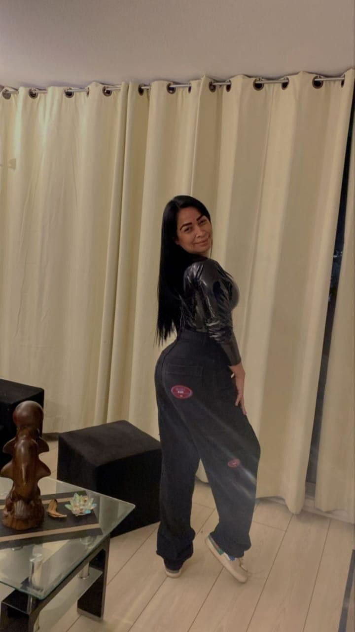 637784819|JHENE|Chica