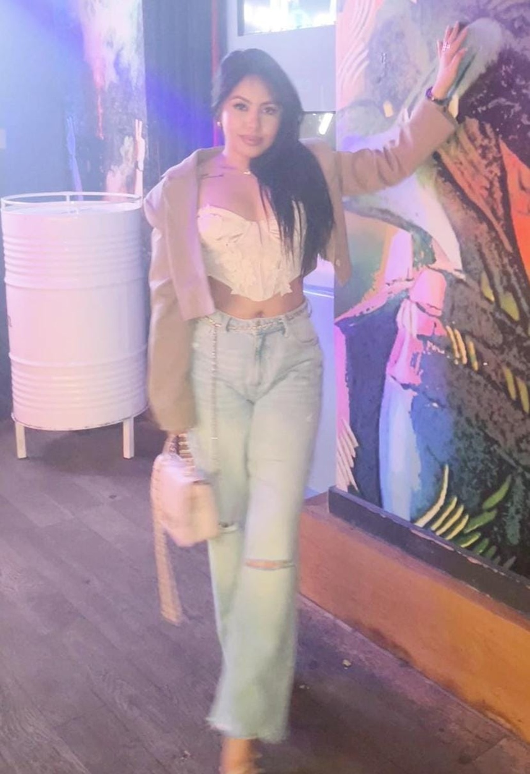632980130|MARIANA|Chica