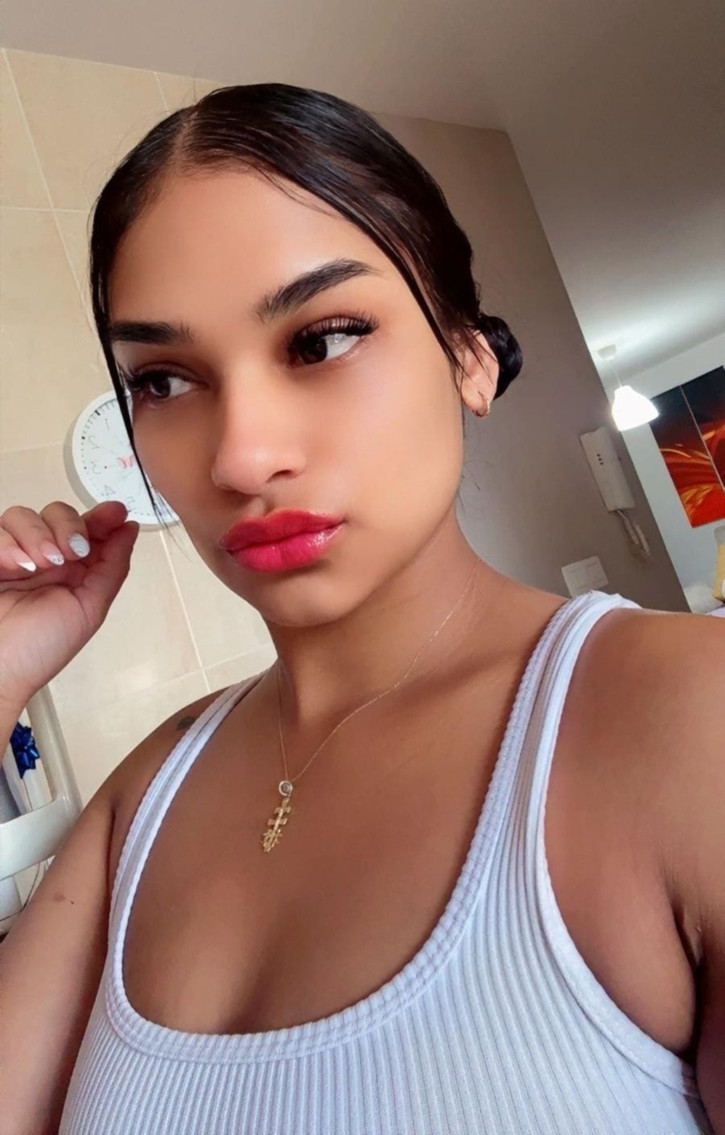 680615957|ROSSY|Chica