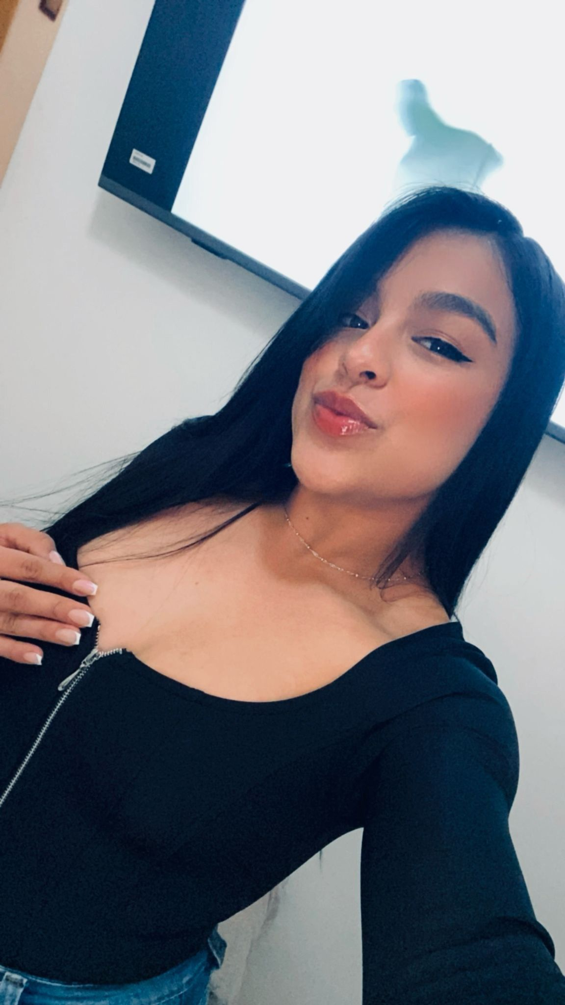 604105744|VALERIA|Chica