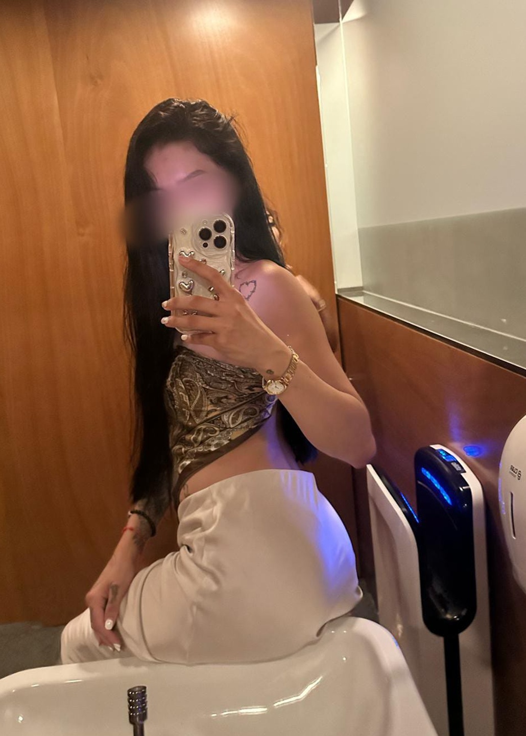 611886443|VANESSA|Escort