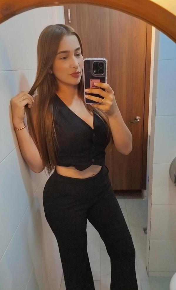 695804279|NICOL|Chica