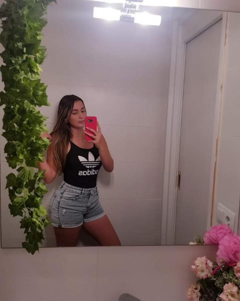 695804279|NICOL|Chica