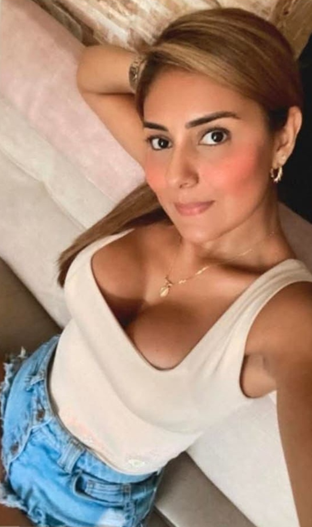 613435564|LAURA|Escort