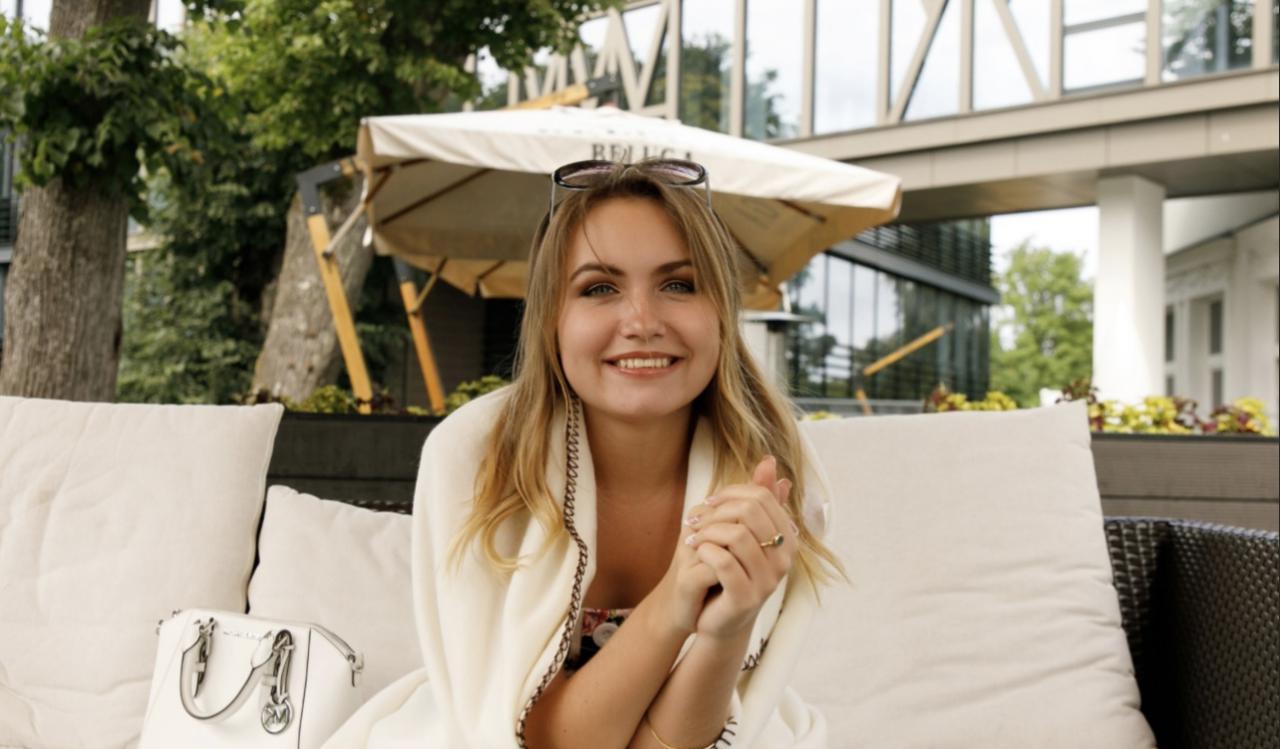 632574257|EVA|Chica