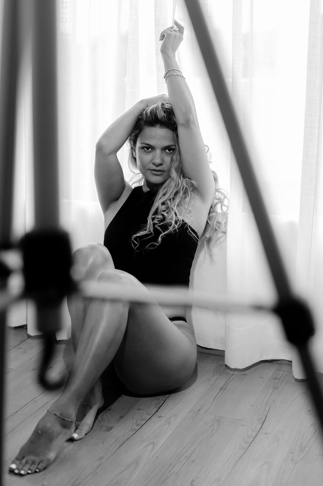611869518|LUNA|Escort