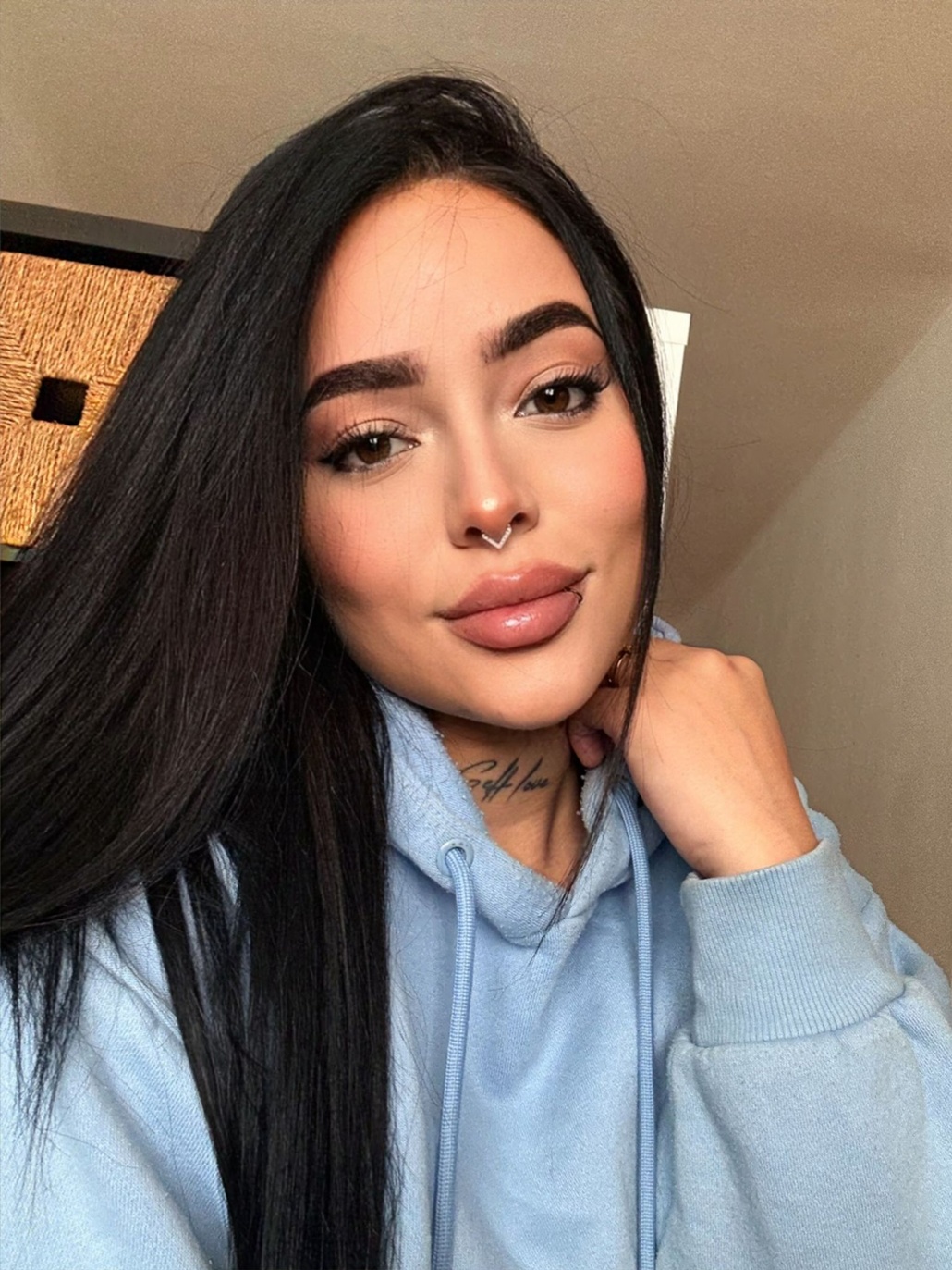 622208500|SARA|Escort