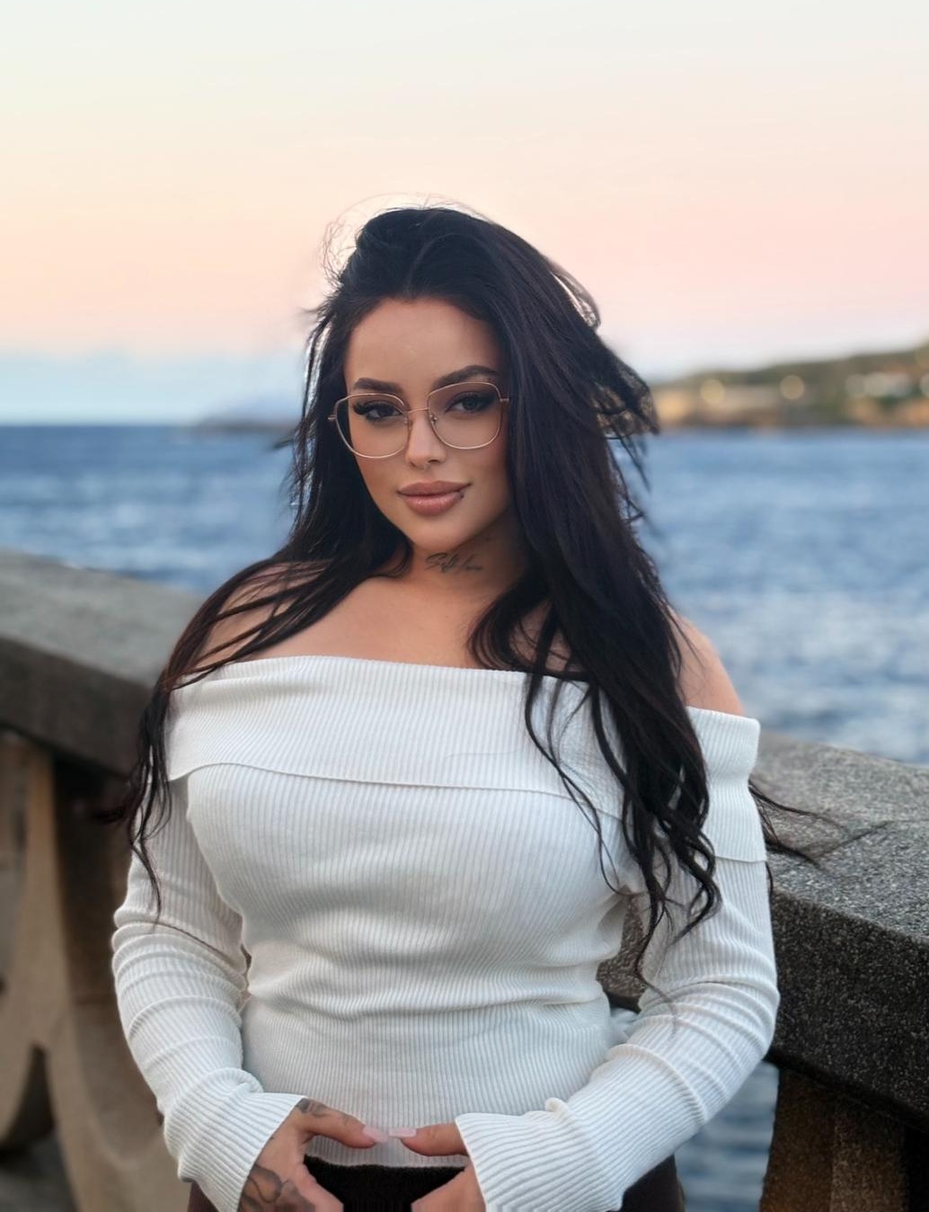 622208500|SARA|Escort