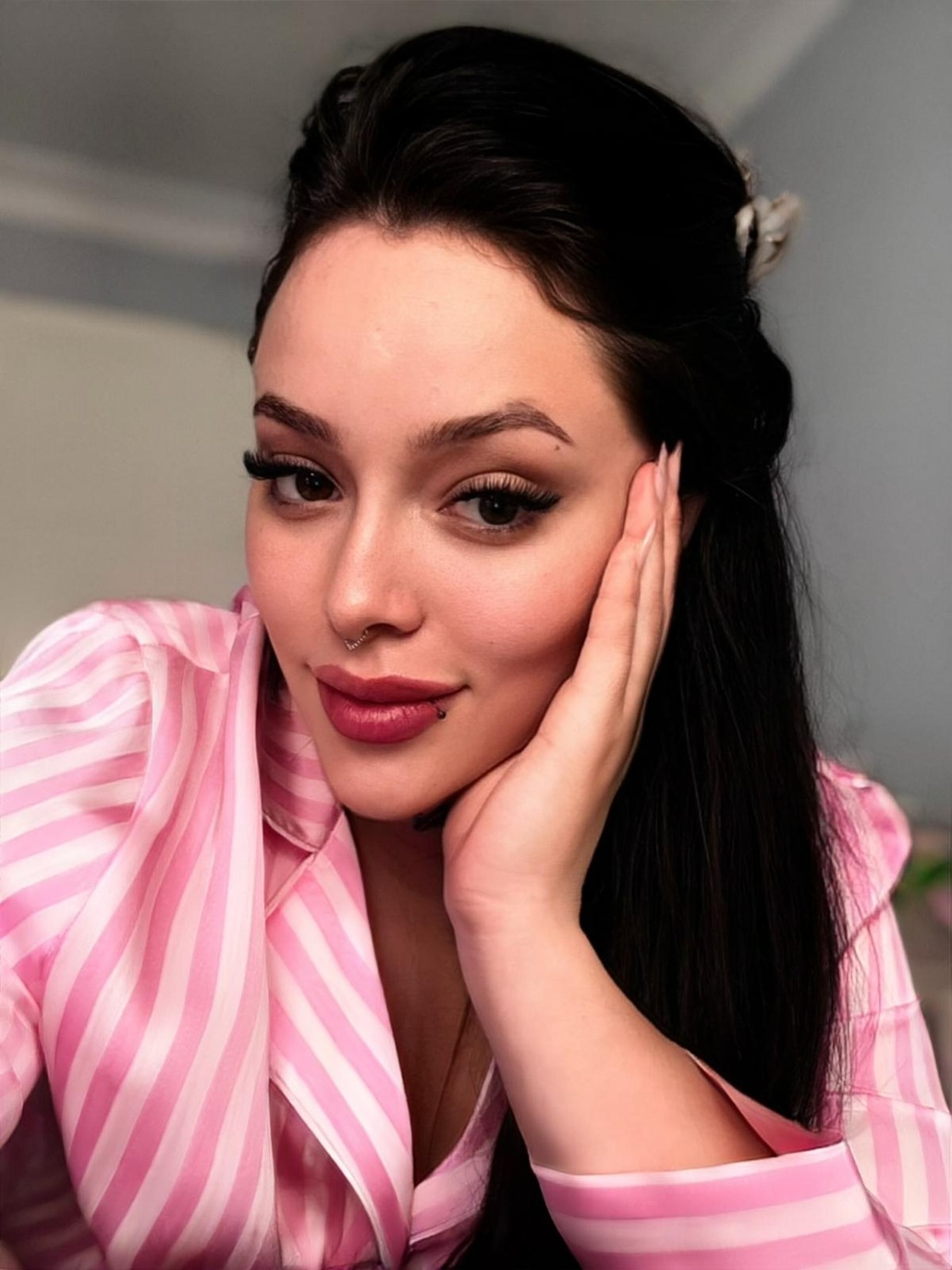 622208500|SARA|Escort