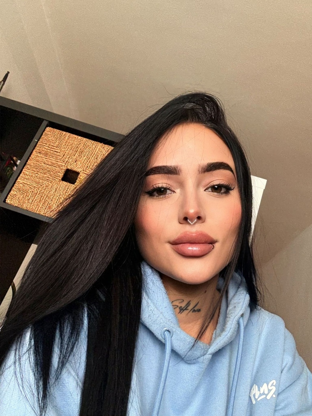 622208500|SARA|Escort