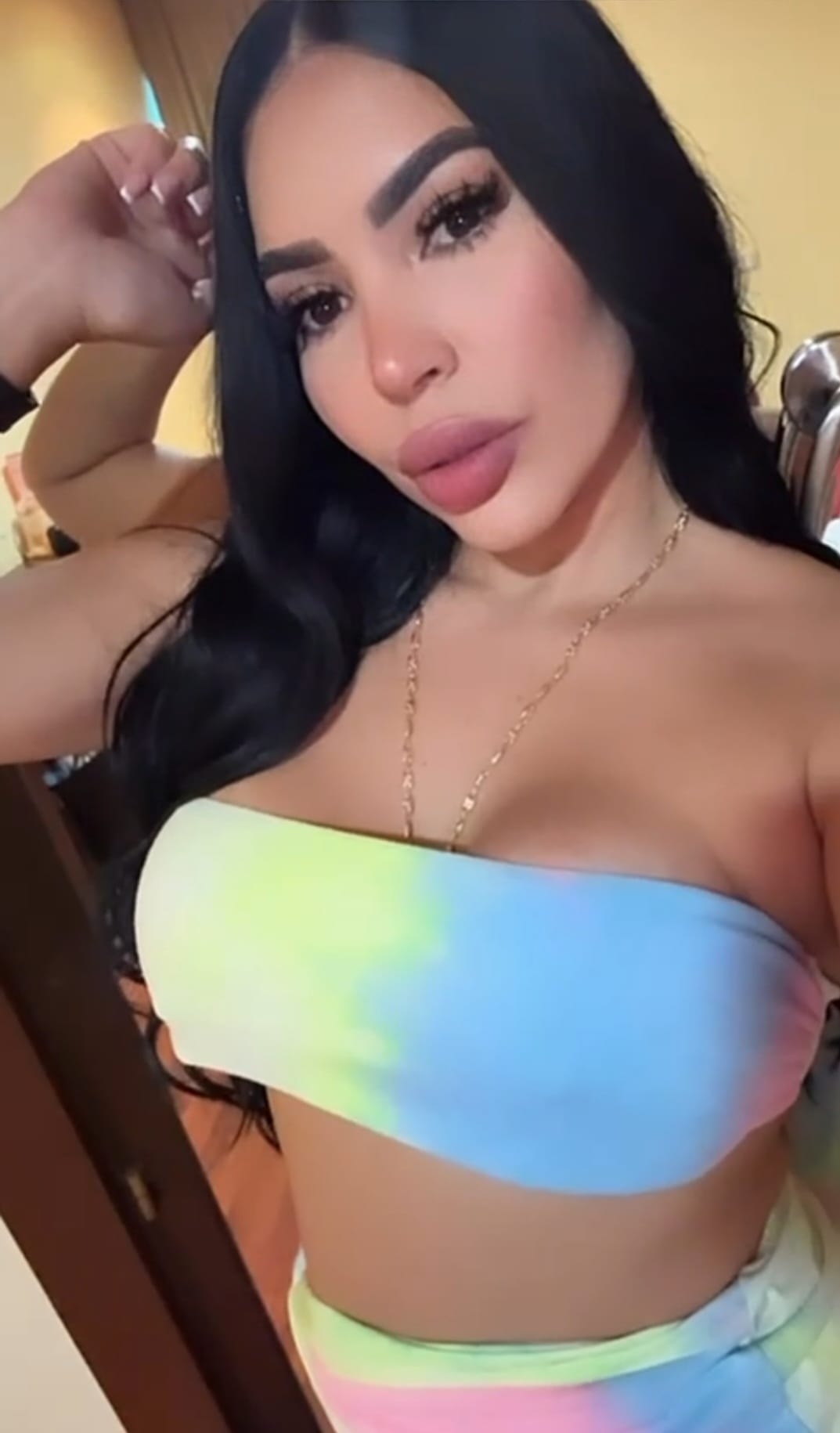 680615957|LUCIANA|Puta
